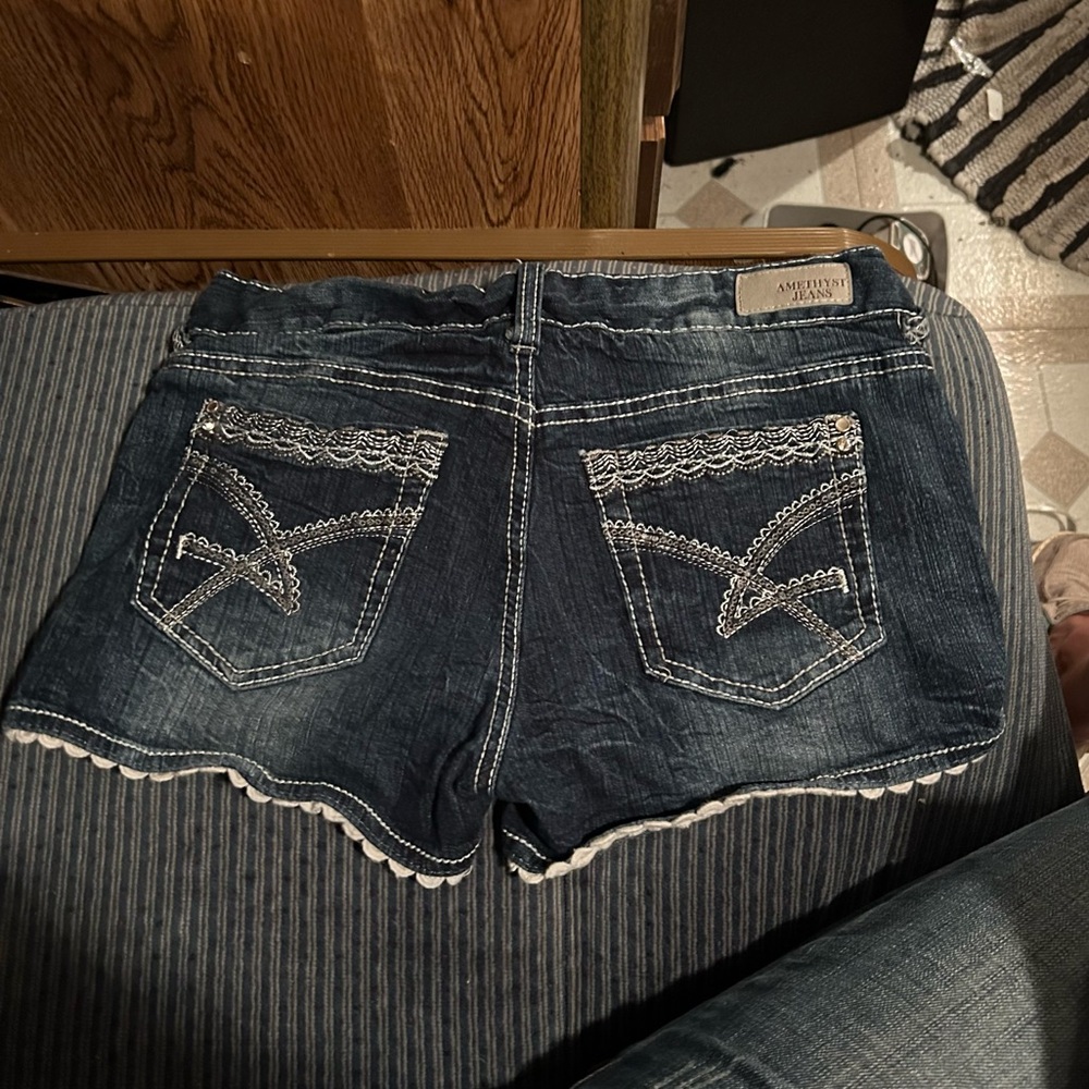 Amethyst Jean shorts like new size 3